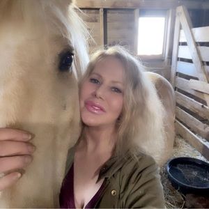 Meet your Posher, Suzanne